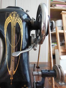Balance Wheel with Bobbin Winder & Stitch Regulator